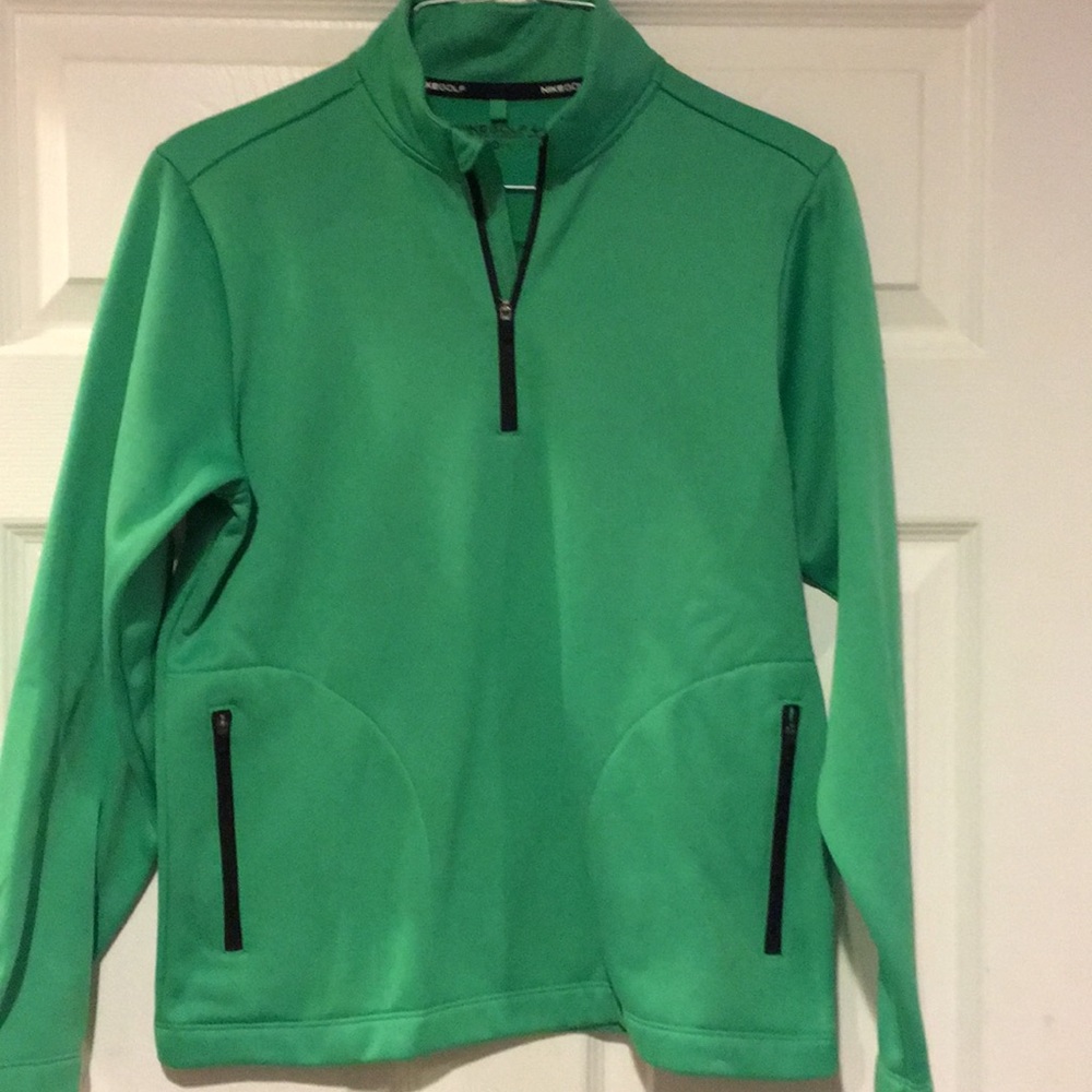 Nike woman’s pullover